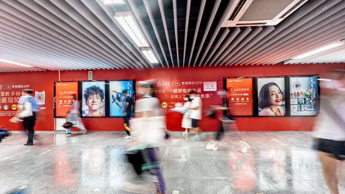 广发信用卡地铁摄影展，唤醒打工人最纯粹的开心插图